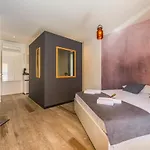 In Old Town By Belmont Realty 住宿加早餐酒店 4*