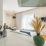 In Old Town By Belmont Realty 住宿加早餐酒店