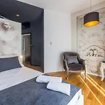 In Old Town By Belmont Realty 住宿加早餐酒店 扎达尔