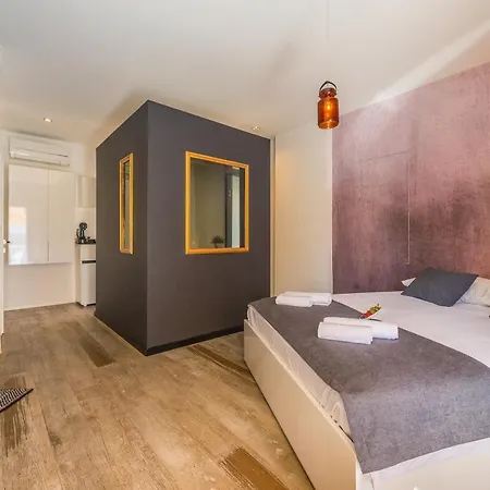 In Old Town By Belmont Realty Couette-café 4*