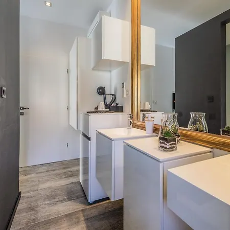 In Old Town By Belmont Realty 4*