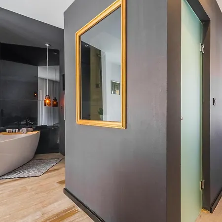 In Old Town By Belmont Realty Couette-café Zadar