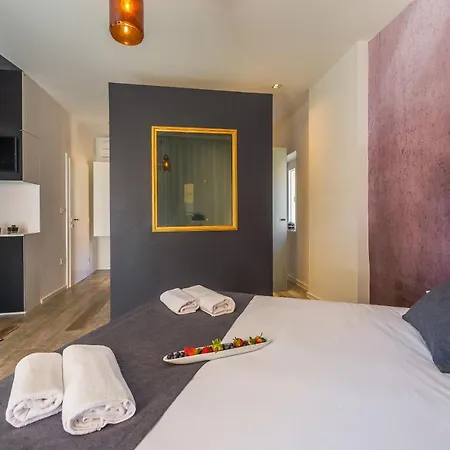 In Old Town By Belmont Realty Couette-café Zadar