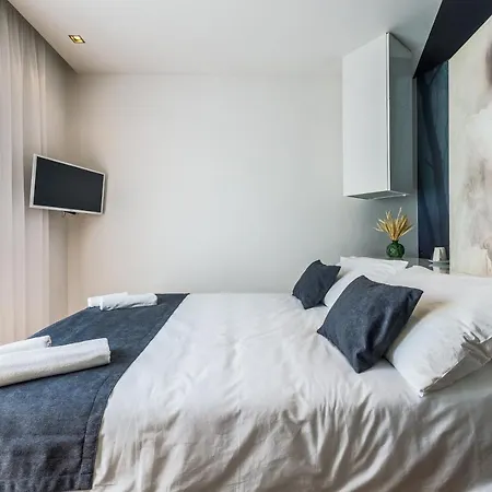 In Old Town By Belmont Realty Couette-café Zadar