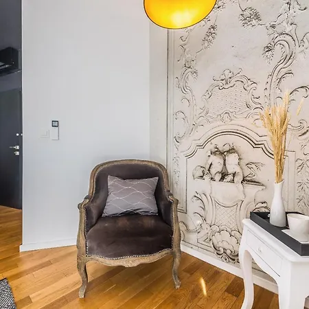 In Old Town By Belmont Realty Couette-café 4*