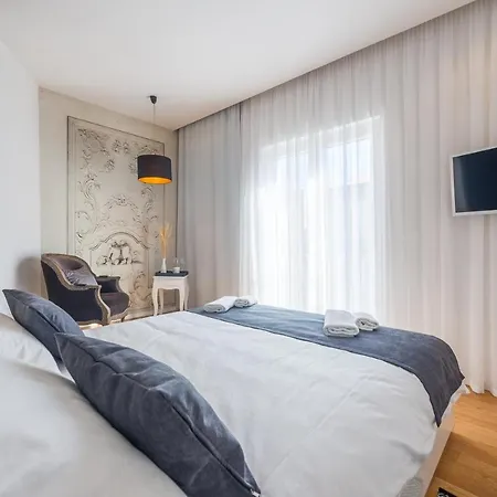 In Old Town By Belmont Realty 住宿加早餐酒店