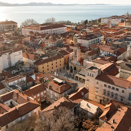 Couette-café In Old Town By Belmont Realty 4*