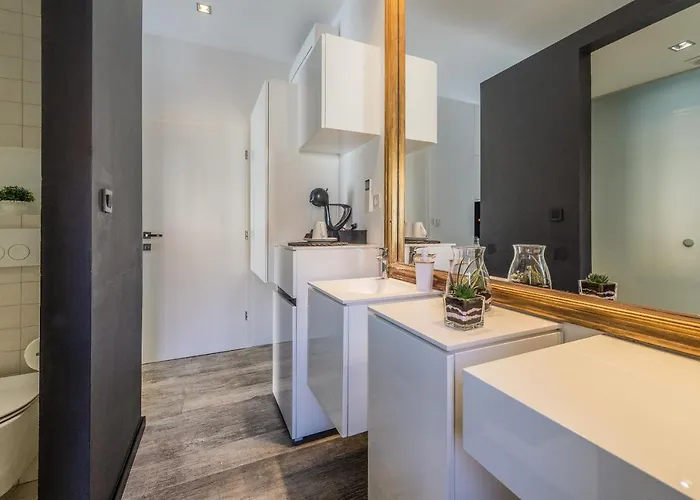 In Old Town By Belmont Realty 4*