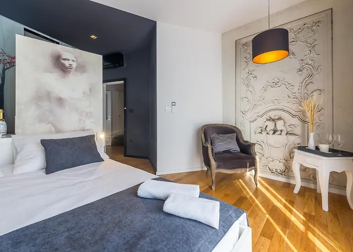 In Old Town By Belmont Realty Couette-café Zadar